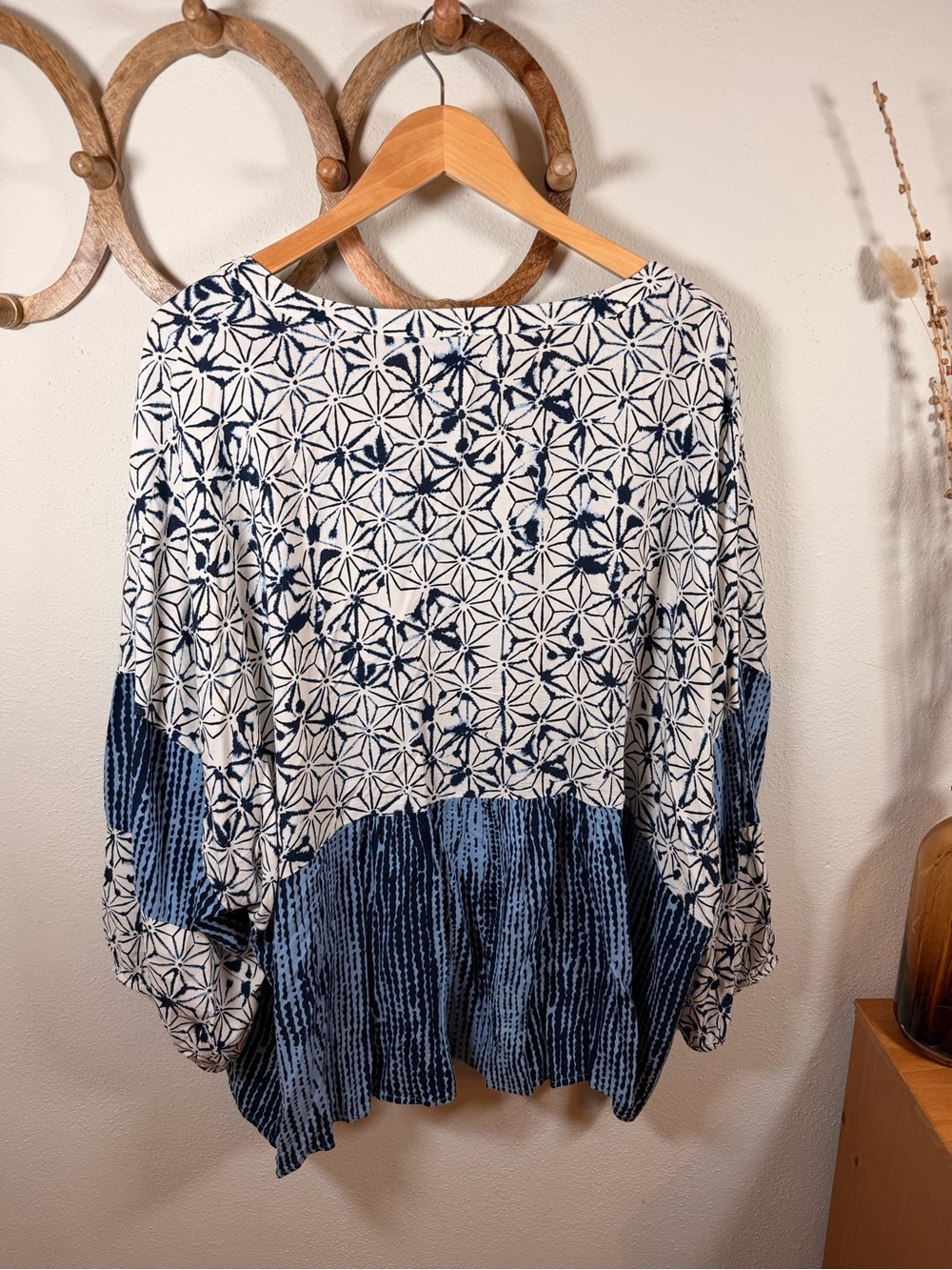 New Directions 4X Blue White Rayon Peplum Boho Split Neck Blouse - Picture 2 of 6